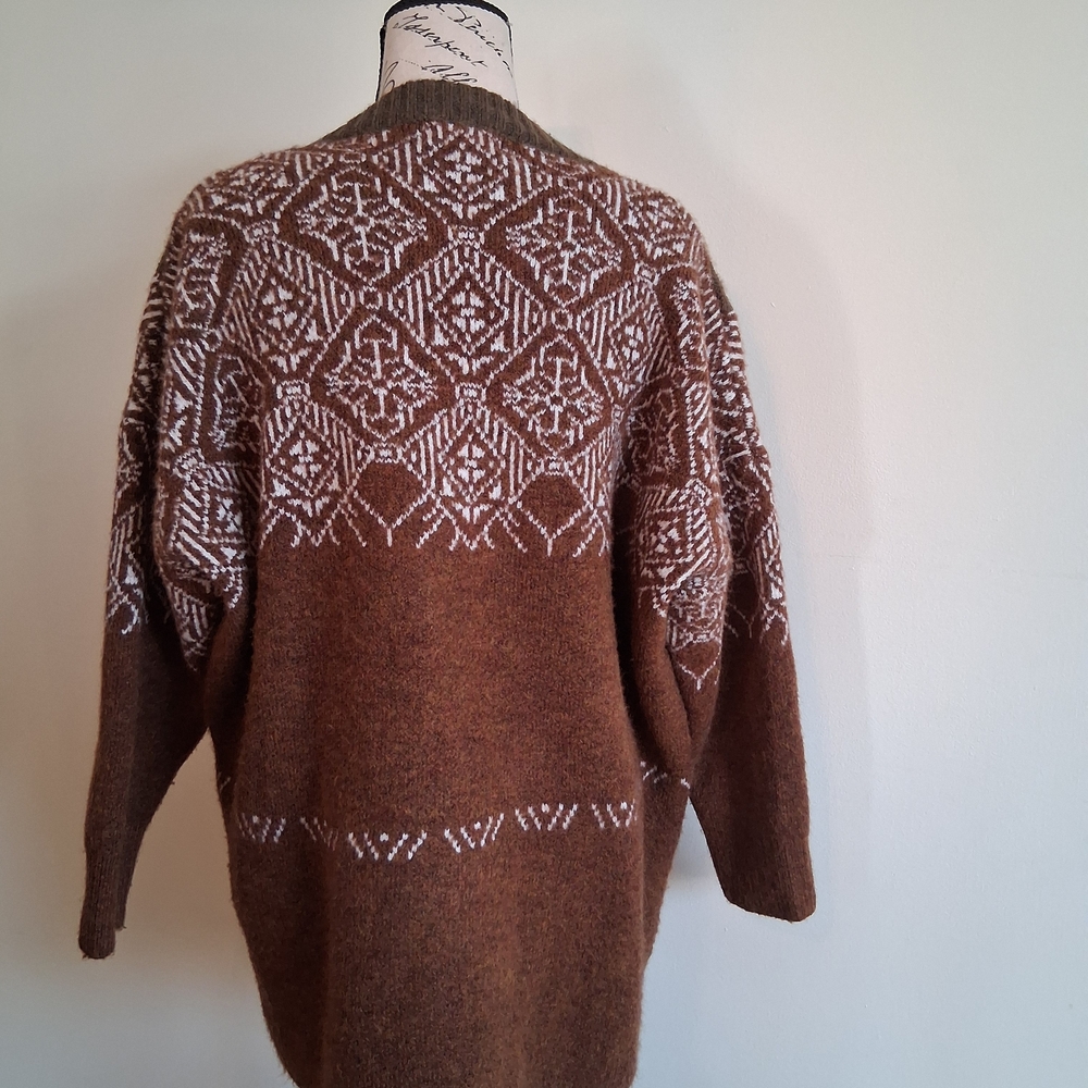 Elegant Olive and Brown Cable Knit Sweater - Picture 5 of 14